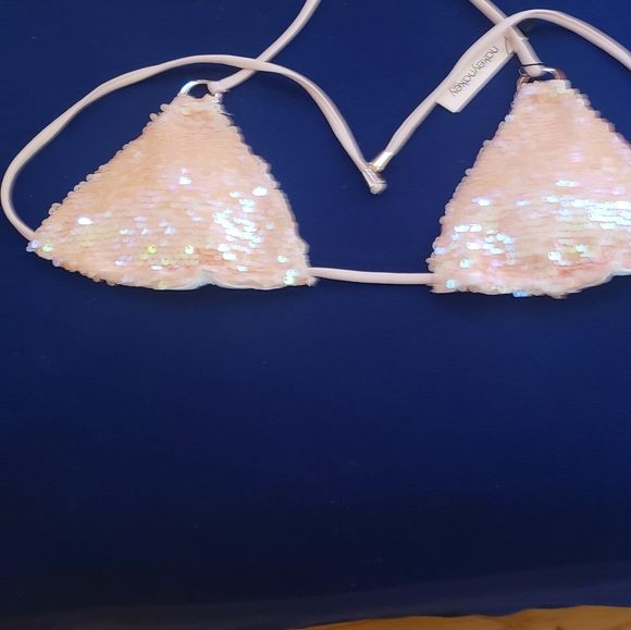 Bikini - Picture 4 of 7